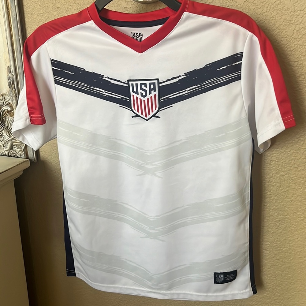 Boys USA soccer shirt youth large